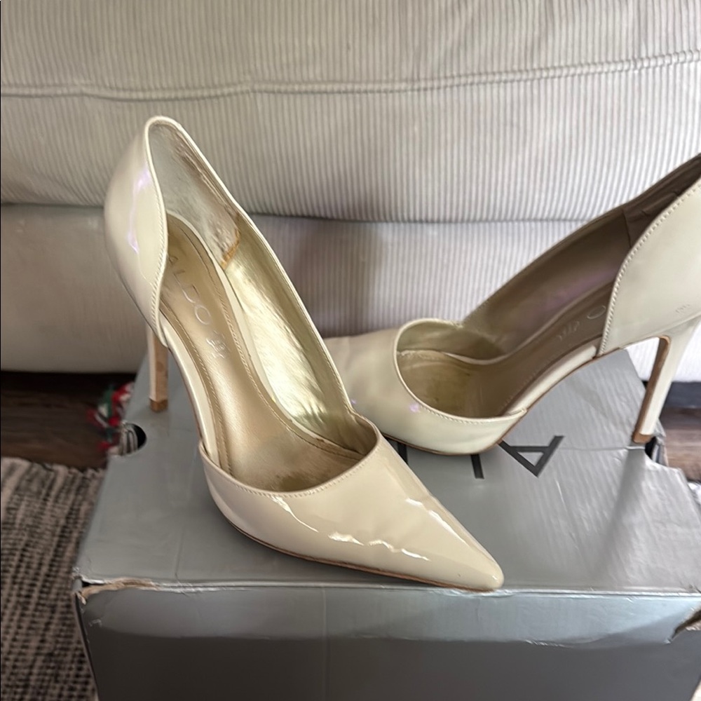 Vintage Aldo Elegant Patent Leather Cream Heels